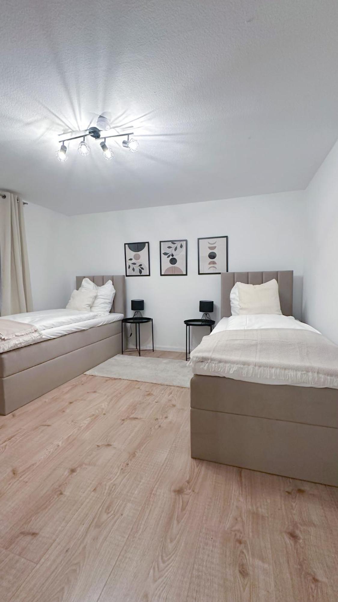 Malu Rooms - Ruhige Lage, Erdgeschoss, Smarttv, Netflix, 24H Checkin, Ludwigsburg Luaran gambar