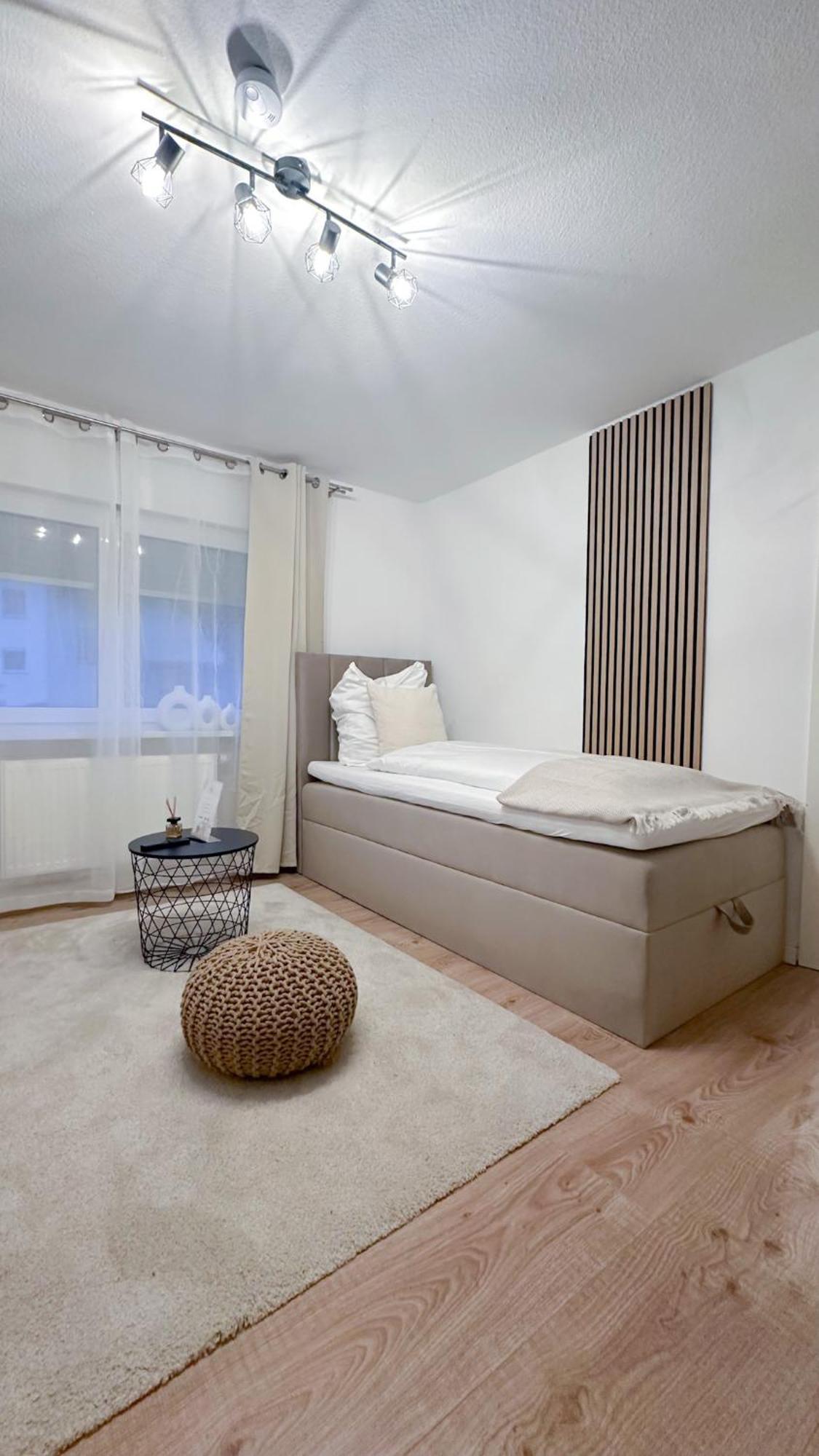 Malu Rooms - Ruhige Lage, Erdgeschoss, Smarttv, Netflix, 24H Checkin, Ludwigsburg Luaran gambar